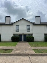 Building Photo - 2705 Wimbledon Ct