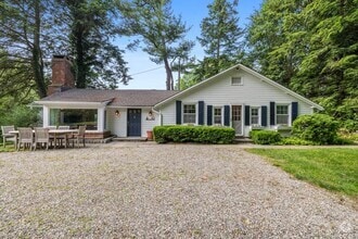 Building Photo - 62 Pound Ridge Rd