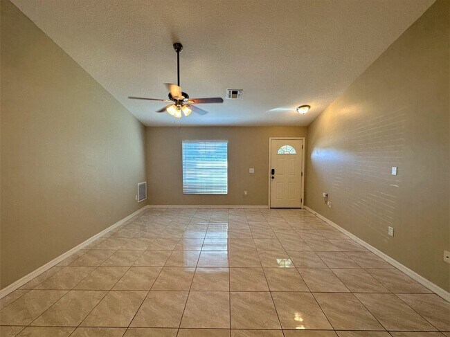 Building Photo - 1027 Top Ct