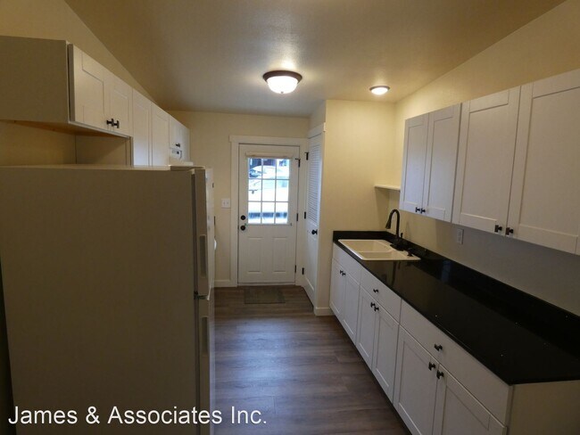 Building Photo - 2 br, 1 bath House - 814.5 South C Street