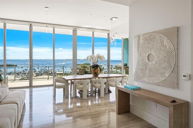 Foto del edificio - 2675 S Bayshore Dr