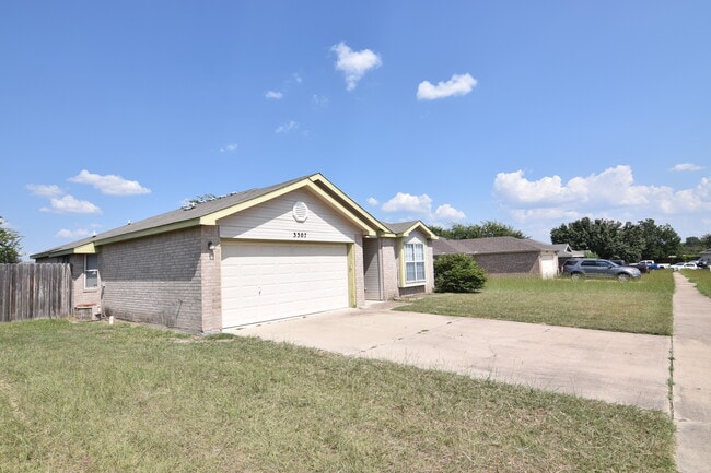 Building Photo - 3307 Driftwood Dr