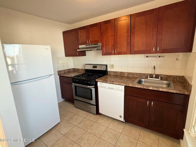 Foto del edificio - 220 Ocean Ave N