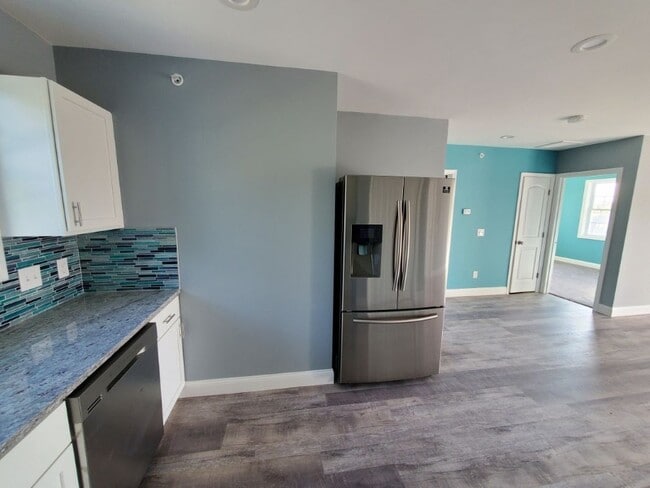 Building Photo - 91 Maple Ave