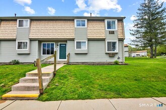 Building Photo - 35 Carillon Dr