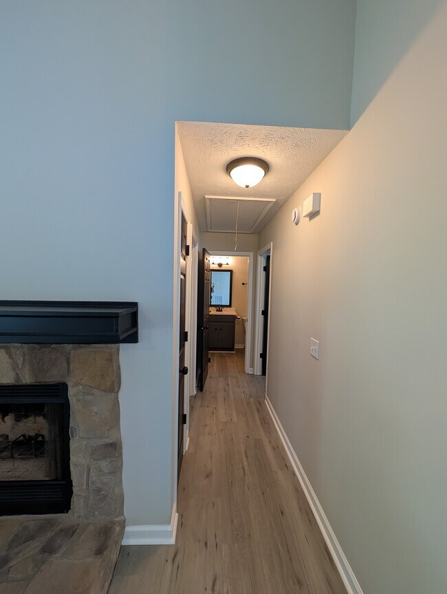 Building Photo - 4920 Peppertree Dr