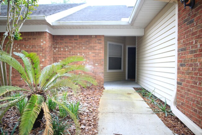 Building Photo - 13200 W Newberry Rd