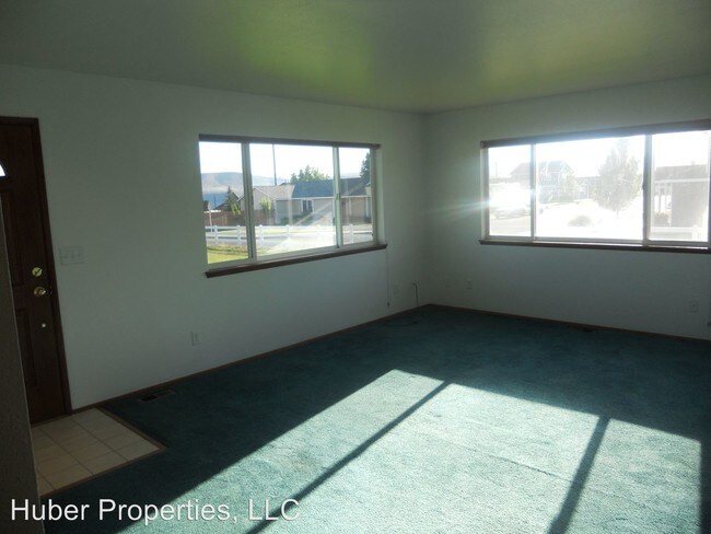 Building Photo - 701 Kittitas Hwy