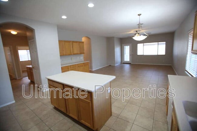 Building Photo - 8336 W Pontiac Dr