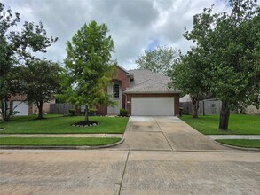 Building Photo - 1820 Branch Hill Dr