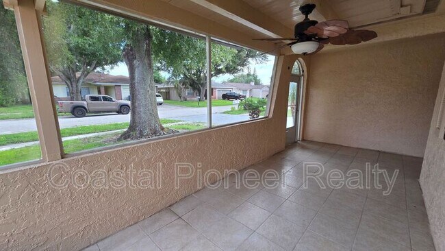 Foto del edificio - 4817 Cypress Tree Dr