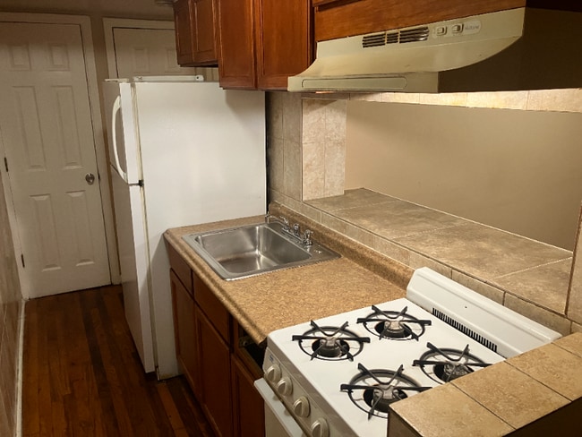 Building Photo - 2040 W Hood Ave