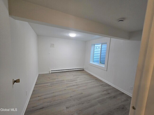 Foto del edificio - 79 Middle Rd