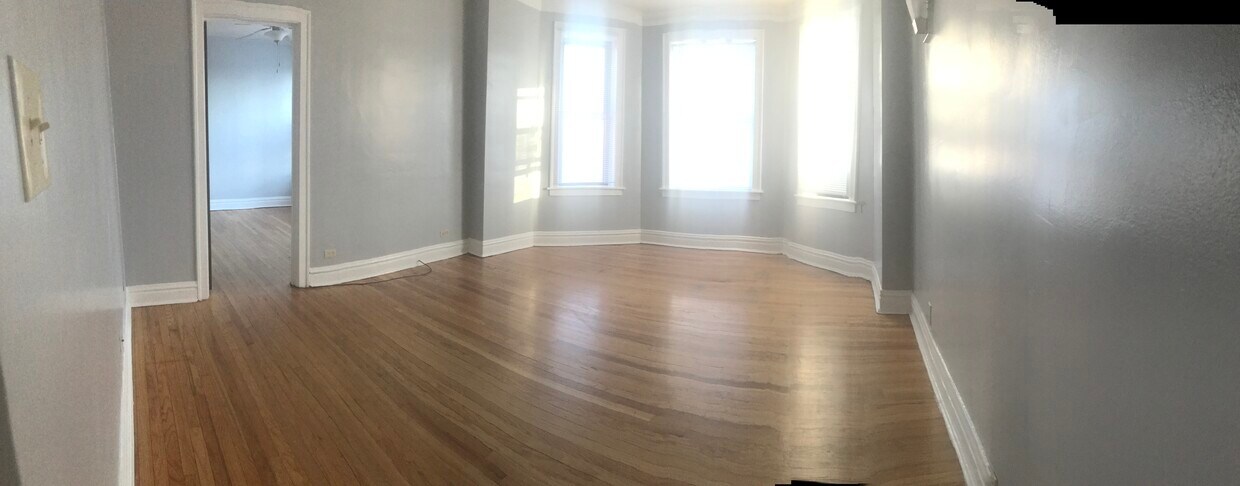 gran sala de estar - 5201 N Latrobe Ave