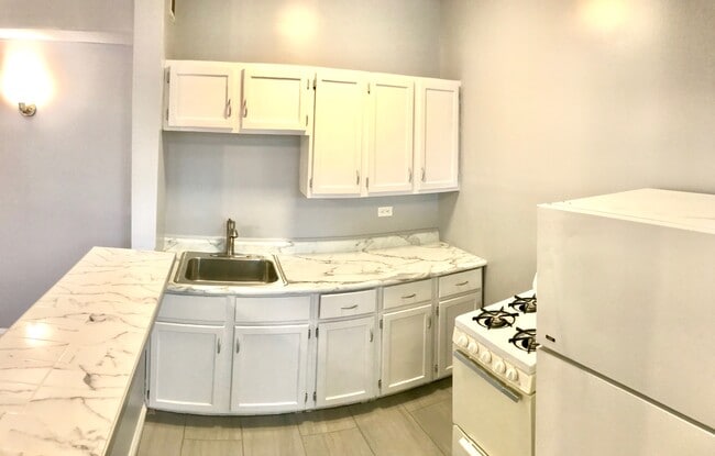 Building Photo - 4165 S Archer Ave