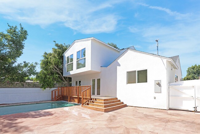 Foto del edificio - 12524 WOODBINE St