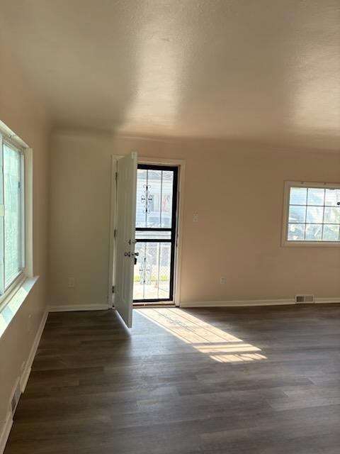 Foto del edificio - 3609 E 65th St