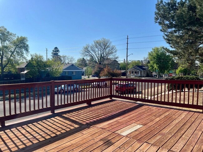 Building Photo - Backside Duplex in Park Hill Available!