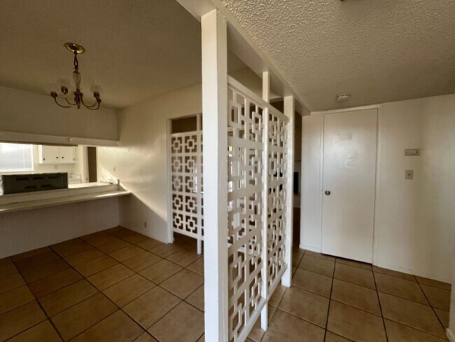 Building Photo - Spacious 3 Bedroom 2 Bathroom House For Rent