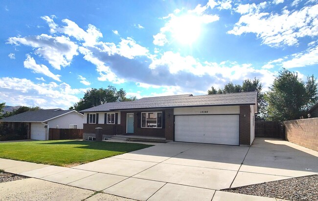 Foto del edificio - Great 5 Bed 3 Bath Remodeled Home