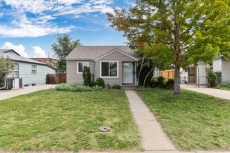 Building Photo - 1370 Xanthia St