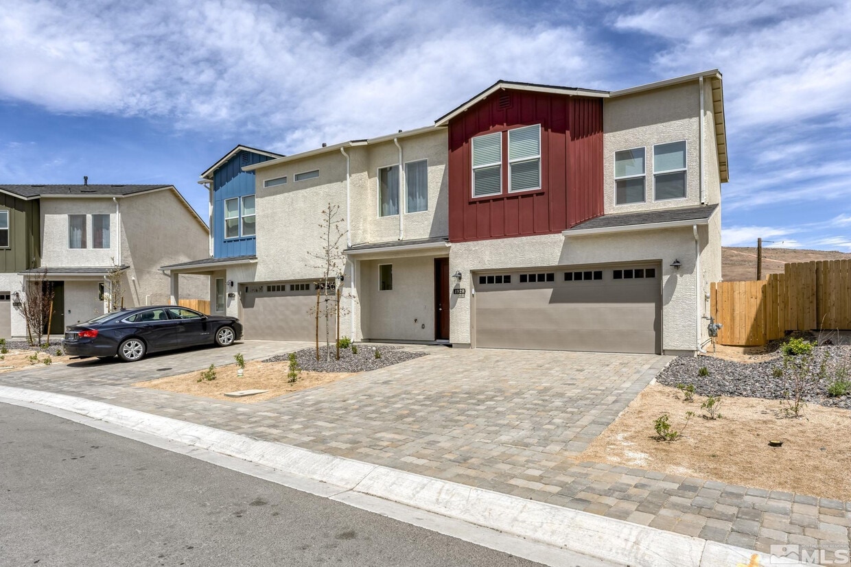 Primary Photo - 4928 Black Falcon Way