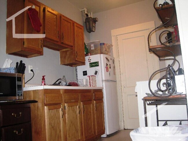 Building Photo - 1 Bedroom- No Broker Fee!