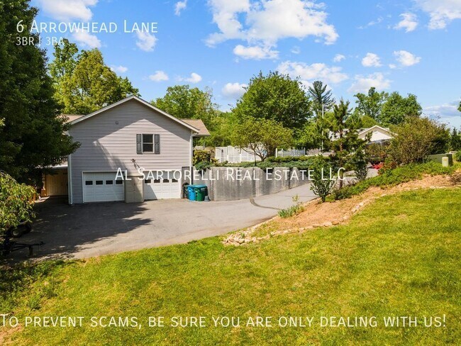 Building Photo - Beautifully Furnished home on a quiet dead...