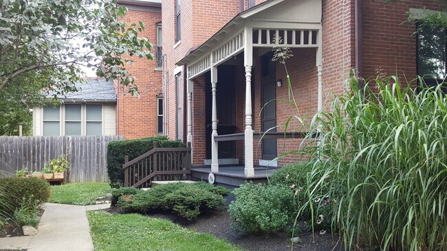 Foto del edificio - 885 Dennison Ave