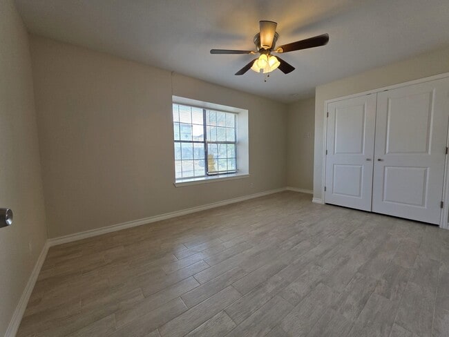 Building Photo - 1703 Violeta Ct