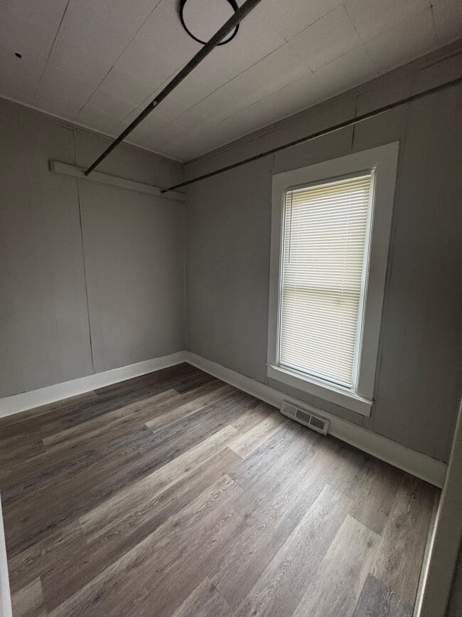 Building Photo - 2106 Bertrand St