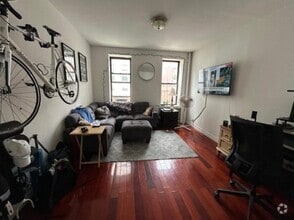 Building Photo - 400 E 91st St