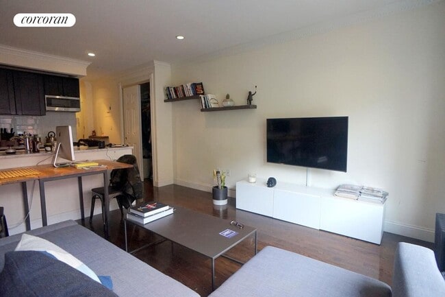 Building Photo - 254 W 15th St