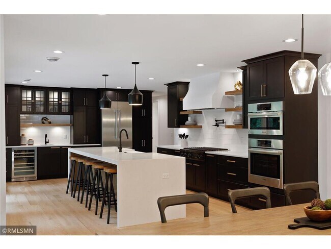 Foto del edificio - 2210 Edgcumbe Rd