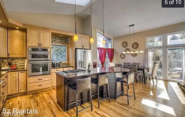 Foto del edificio - 5 br, 3 bath House - 1320 Oak Ct