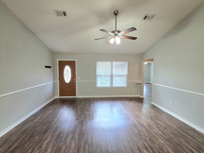 Building Photo - 6607 Woodbury Forest Dr