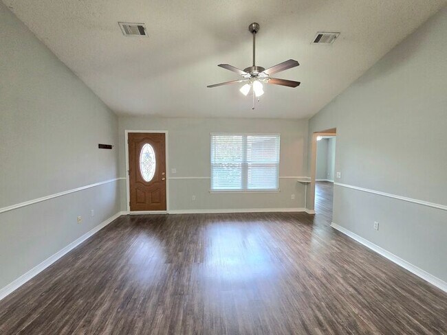 Foto del edificio - 6607 Woodbury Forest Dr