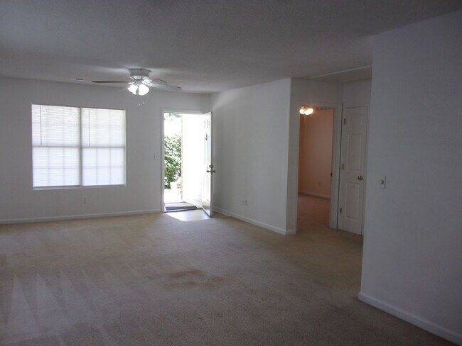 Building Photo - 1073 Cherry Meadow Ln