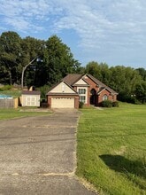 Building Photo - 220 Ridgeway Ln