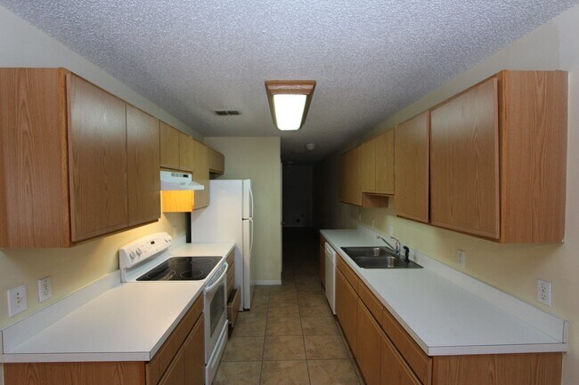 Building Photo - Charming 3-Bedroom Duplex in  St. Cloud