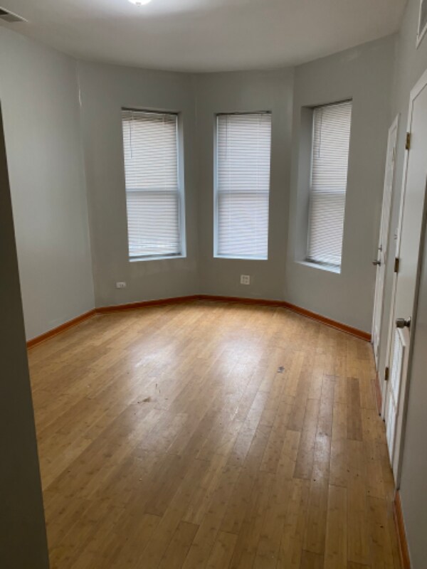 Foto del edificio - 3343 N Troy St