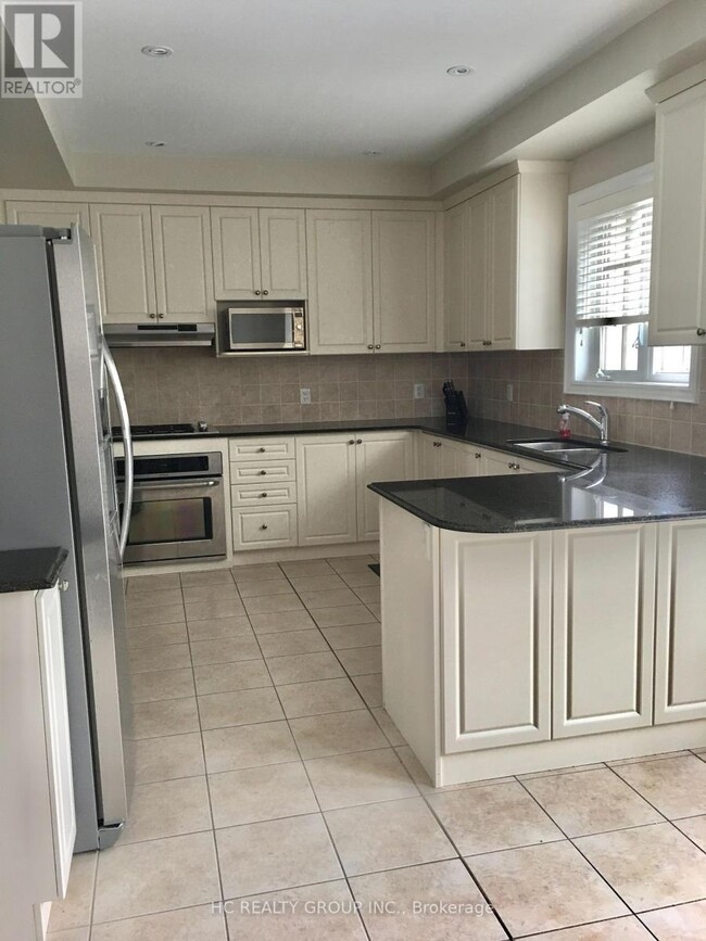 Building Photo - 37 Rouge Valley Dr W