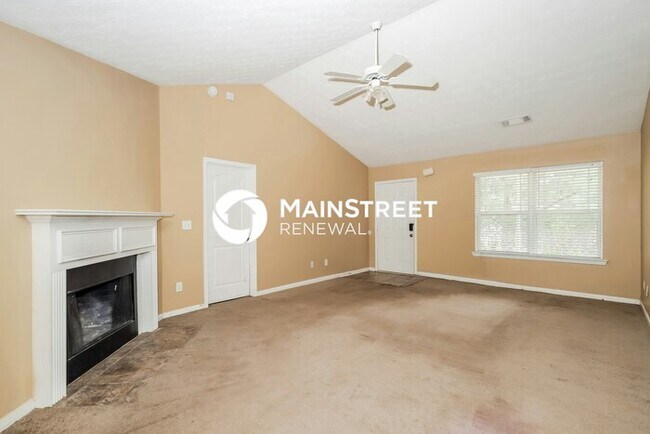 Building Photo - 4 Bedroom Pet-Friendly Home in Covington, GA with Main Street Renewal