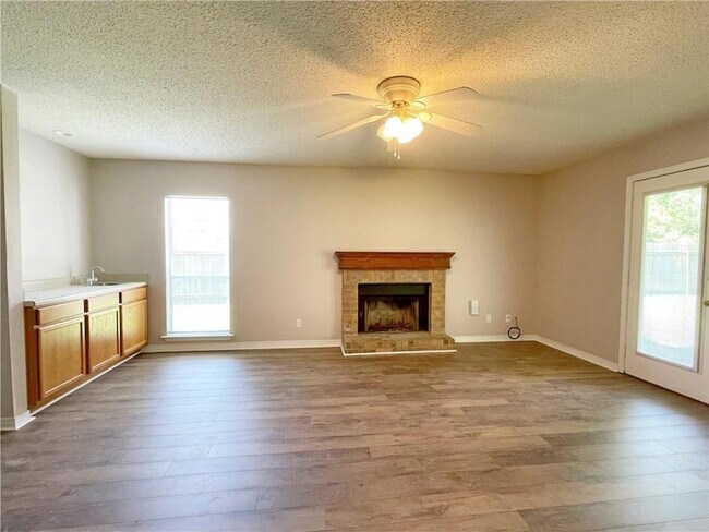 Foto del edificio - 109 Silverwood Dr