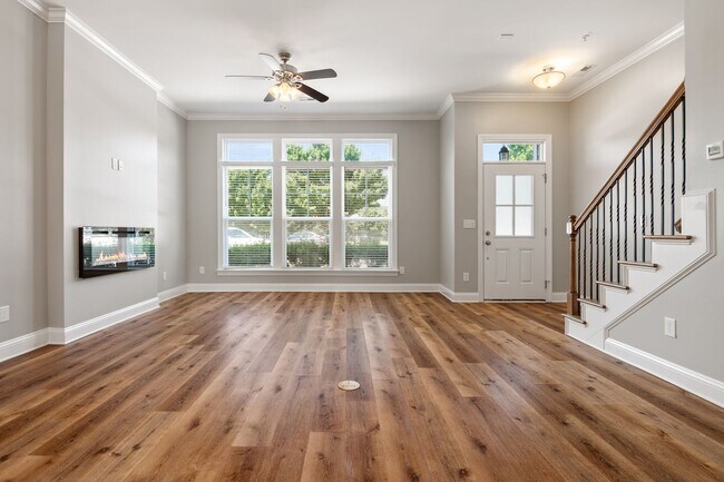 Foto del edificio - Bright & Spacious 4BR/3.5BA Townhome in Wi...