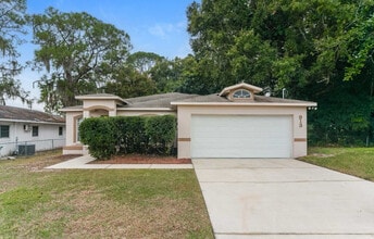 Building Photo - 920 W Lake Cannon Dr NW