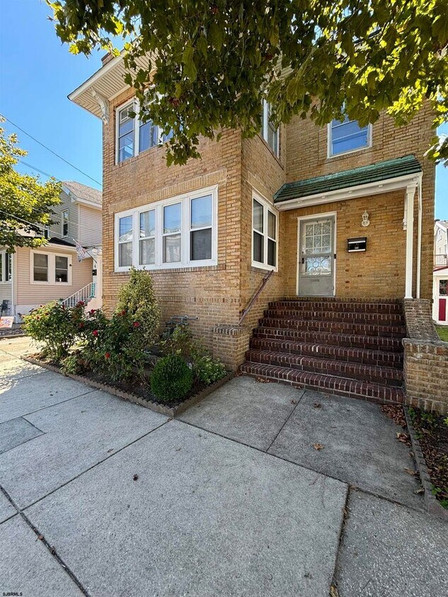 Primary Photo - 6 N Austin Ave