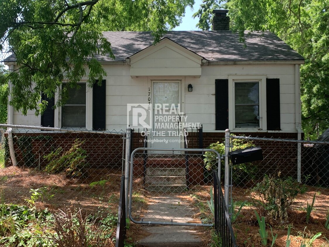 Foto principal - **MOVE IN SPECIAL** Quaint 2 Bed / 1 Bath ...