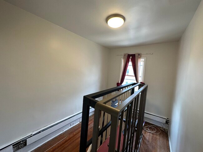 Building Photo - 144 Van Horne St