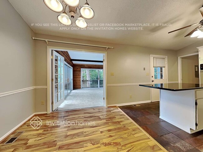 Building Photo - 400 N Sharon Amity Rd